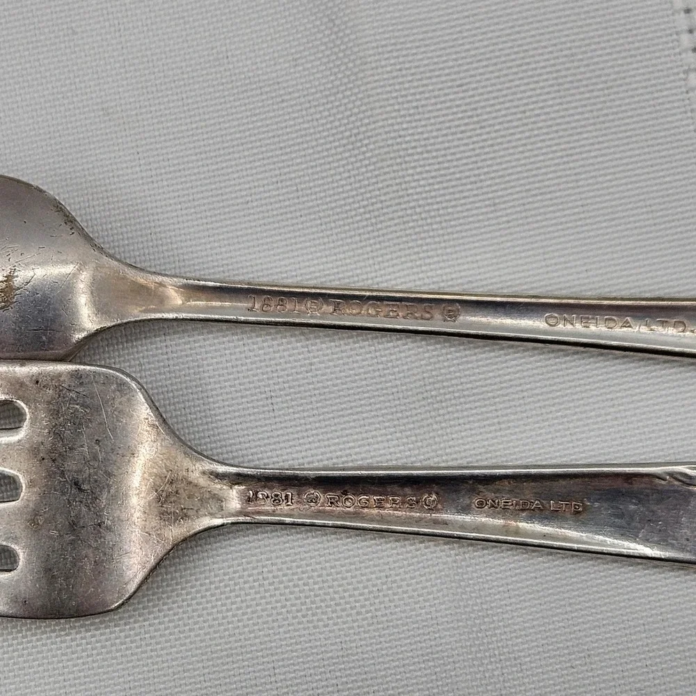 1881 Rogers Vtg Silverplate Feeding Spoon & Fork Set Floral Design Oneida Ltd‎